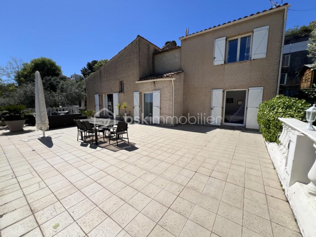 Nice (Saint Pancrace) – Villa d’architecte – Vue mer – Piscine – 6 pièces – 3 chambres – 181 m²