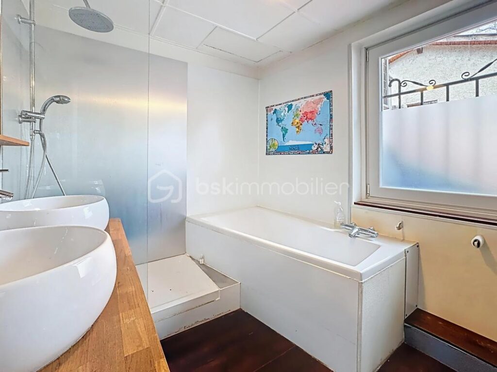 Maison familiale de charme 155m² au cœur de Sassenage, en bordure du Furon – 7 pièces – 4 chambres – 155 m²