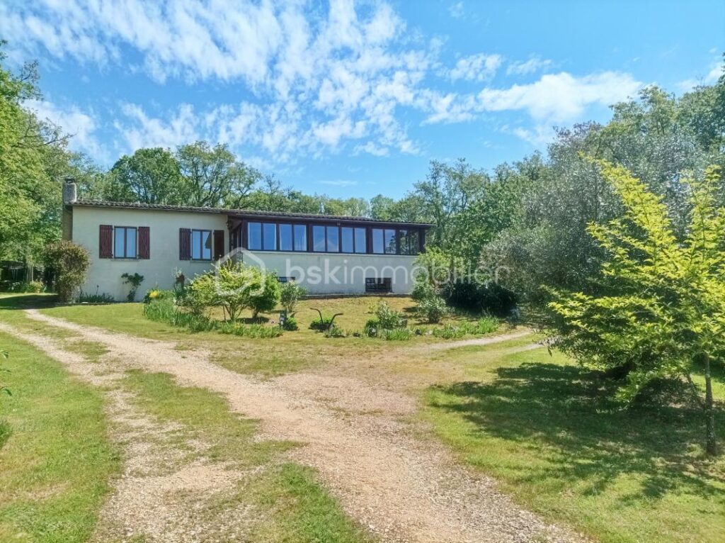 Maison 157m2 de plain-pied avec vue dégagée – 5 min de Catus – 6 pièces – 3 chambres – 157 m²