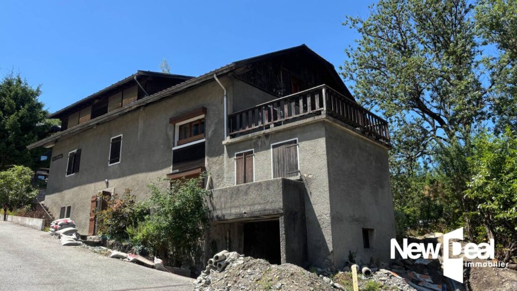 LES HOUCHES – MAISON DE PAYS – 15 pièces – 12 Chambres – 330 m² environ – Terrain 1897 m² – 15 pièces – 12 chambres – 333 m²