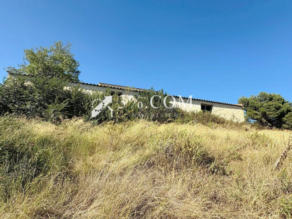 Grande propriété de 1.2 ha à rénover avec vue exceptionnelle – 12 pièces – 1 chambre – 195 m²