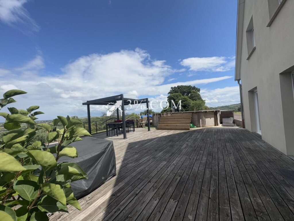 3%COM Belle maison avec vue panoramique – terrasse- piscine – 5 pièces – 3 chambres – 125 m²