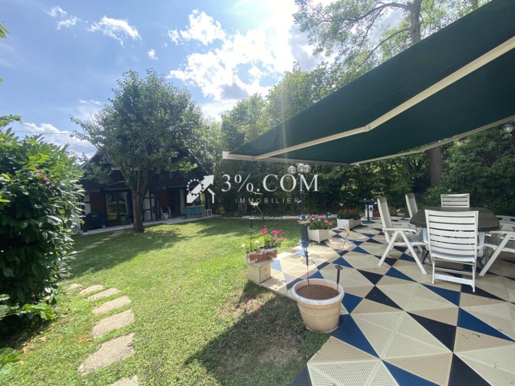 3%COM Belle propriété avec piscine intérieure sur 16 ares – 8 pièces – 5 chambres – 225 m²