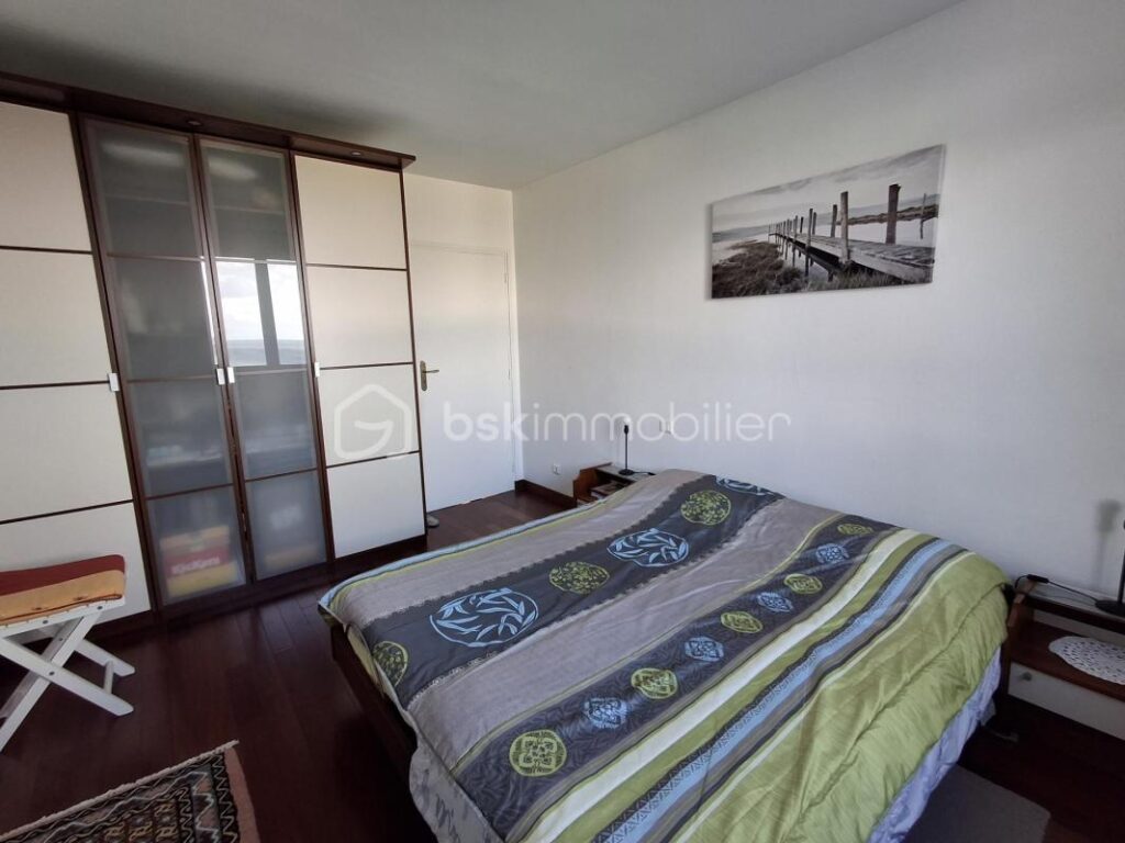 ***APPARTEMENT TRES BON ETAT FACE A LA MER AVEC BALCON DE TYPE F3 80M2 PARKING POSSIBLE DANS LA RESIDENCE*** – 4 pièces – 2 chambres – 78 m²