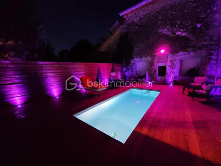 Corps de ferme de 270m2 avec piscine St Paul de Varces – 7 pièces – 5 chambres – 270 m²