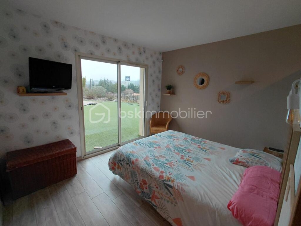 Superbe villa avec vue sur le château de GRIGNOLS – 7 pièces – 5 chambres – 210 m²