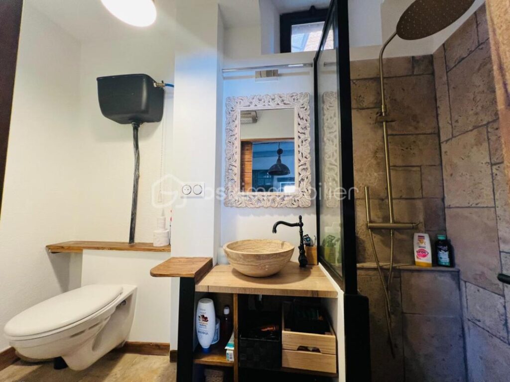 MAISON T3 AVEC TERRASSE – CHARME DES PIERRES DOREES ET DU BOIS – 3 pièces – 2 chambres – 93 m²