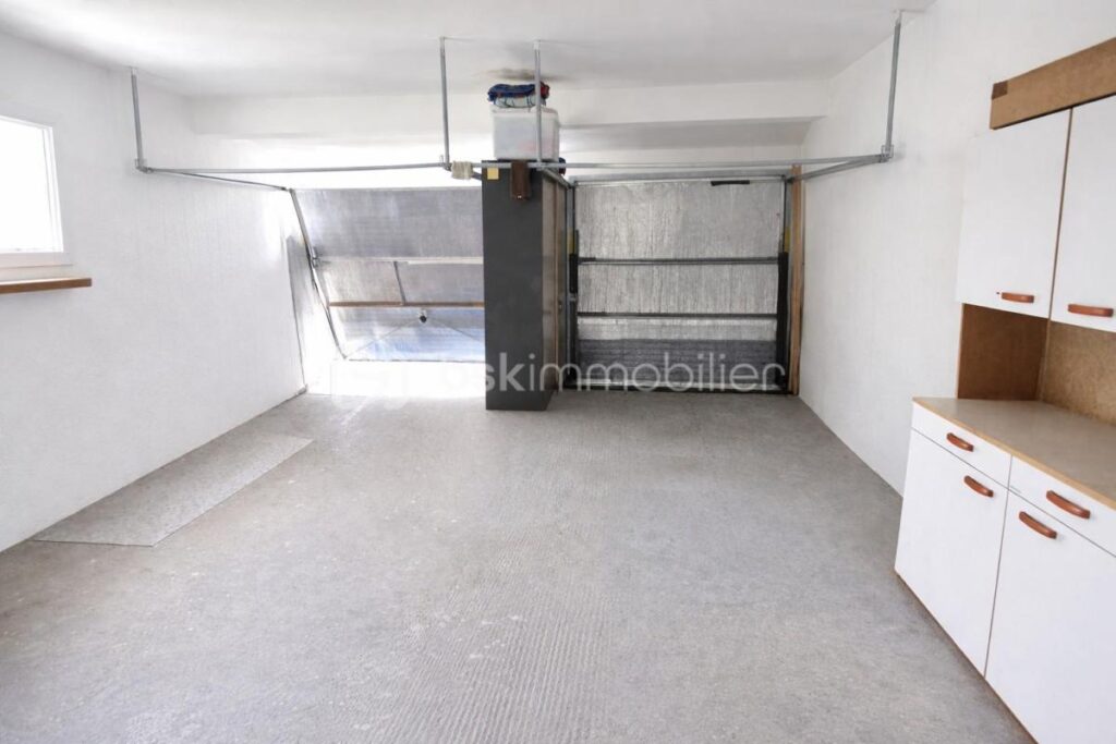 Havre de paix avec vue dégagée sur la campagne – Piscine – Terrain arboré – À 3 min des commerces et 5 min de la gare – 6 pièces – 4 chambres – 152 m²