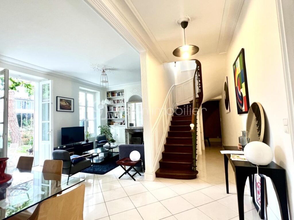 Maison bourgeoise au centre ville d’Etampes – 7 pièces – 6 chambres – 200 m²