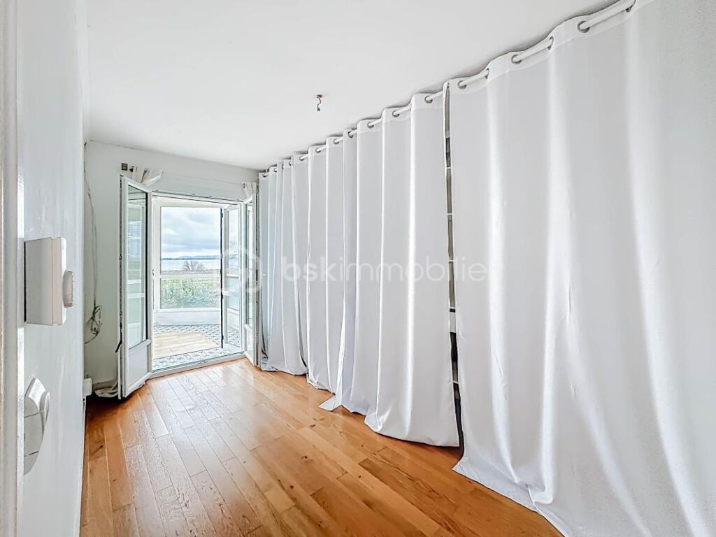 *** Villa T5 de 140m2 sur un terrain de 550m2 avec piscine et vue étangs à PALAVAS *** – 5 pièces – 4 chambres – 140 m²