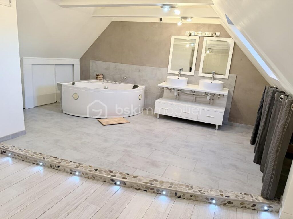 Maison familiale pleine de charme – Villeneuve-le-Comte (77) – 6 pièces – 5 chambres – 147 m²