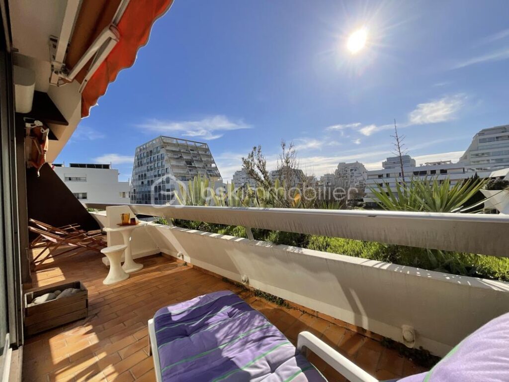 Hyper centre de La Grande-Motte – Appartement lumineux avec balcon et grand garage – 2 pièces – 1 chambre – 45 m²