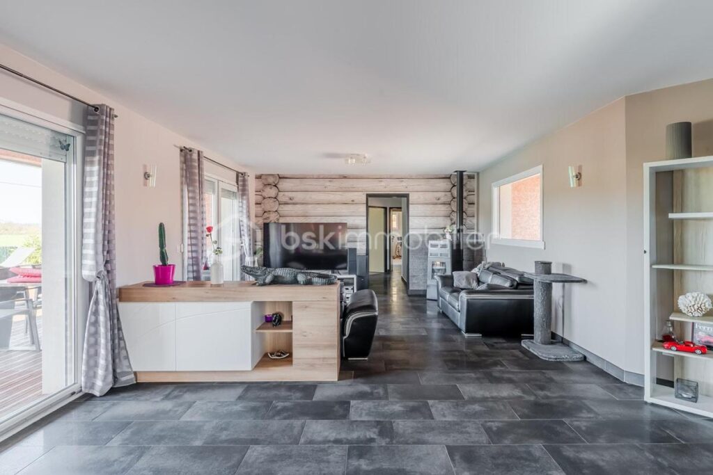 RARE MAISON PLAIN PIED DOUBLE GARAGE PISCINE SPA ET HAMMAM – 7 pièces – 4 chambres – 190 m²