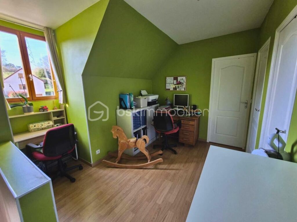 Maison individuelle 137m2, clé en main – Autonomie de plain‑pied – Vue sur étang – Terrain 860 m2 clos & garage – Aucun travaux – 4 pièces – 3 chambres – 137 m²