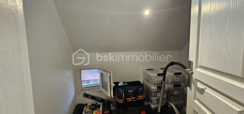 LOCATION T4 Traversant 101M² – Dernier étage – 2 balcons sans vis-à-vis – Quartier des Amoureux à Nîmes – 4 pièces – 3 chambres – 101 m²