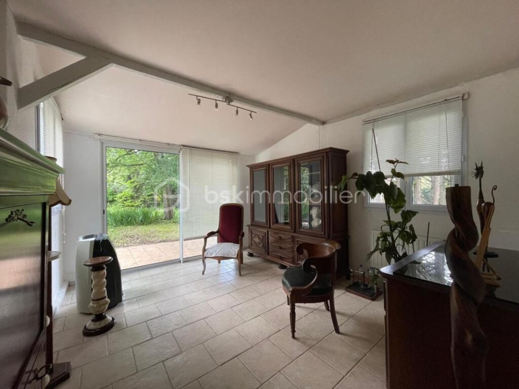 Maison de 164 m² avec piscine – CHEILLE – 7 pièces – 5 chambres – 164 m²