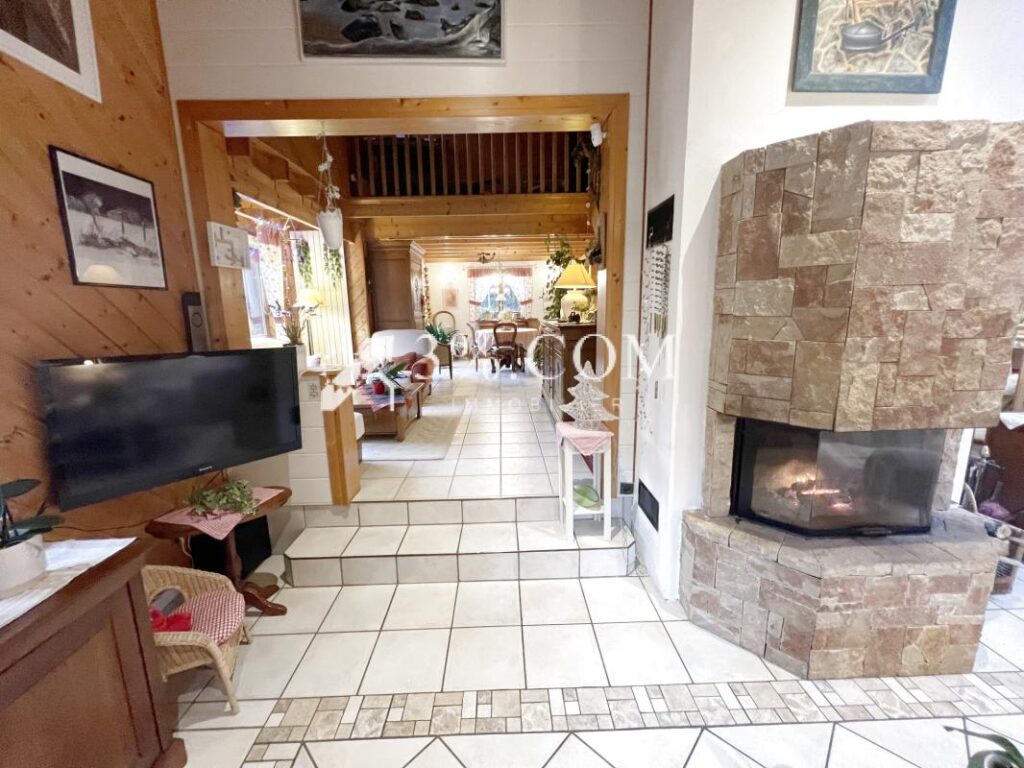 Chalet de Caractére + 5000 M2 Terrain 147 m2 – 9 pièces – 4 chambres – 147 m²