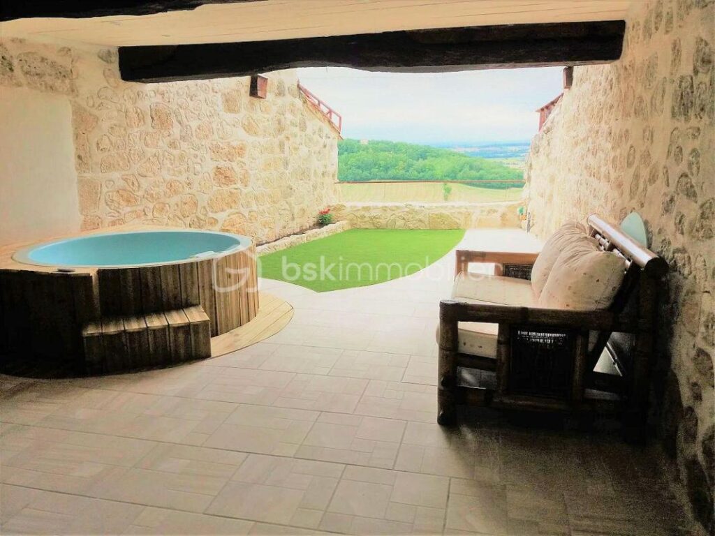 Maison de village avec gîte et vue imprenable ! – 7 pièces – 5 chambres – 155 m²