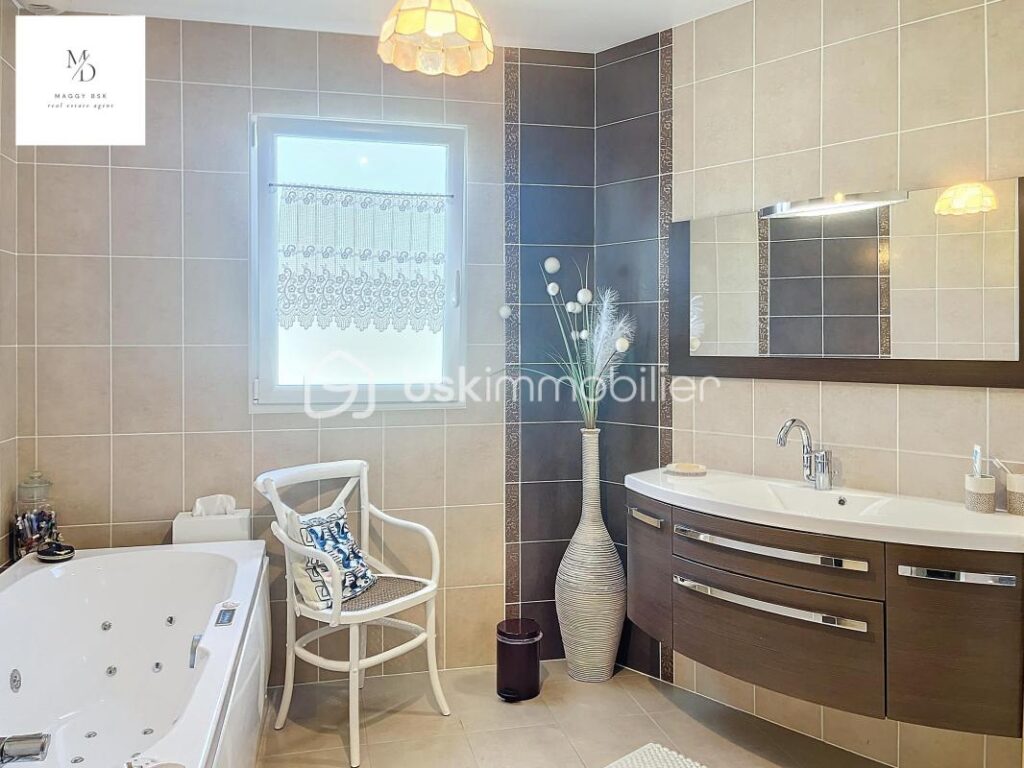 Bien d’exception haute gamme, à visiter sans tarder, coup de cœur assuré! – 9 pièces – 4 chambres – 178 m²