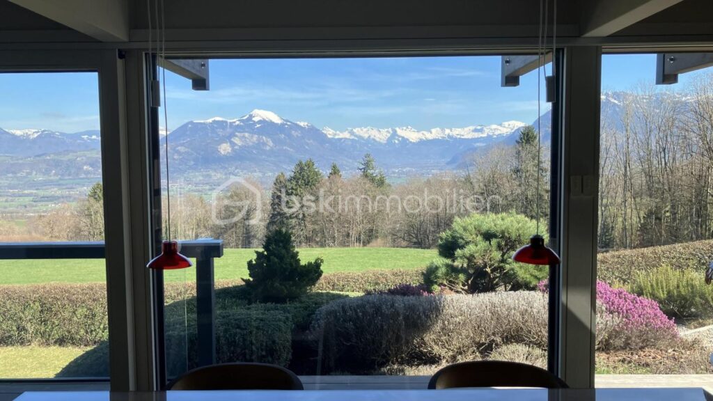 Propriété d’architecte Dunoyer – Panorama alpin exceptionnel, piscine & double habitation – Proche Annecy / Genève / Chamonix – 10 pièces – 5 chambres – 276 m²
