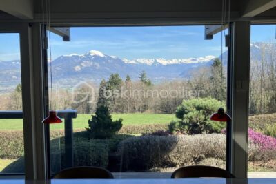 Propriété d’architecte Dunoyer – Panorama alpin exceptionnel, piscine & double habitation – Proche Annecy / Genève / Chamonix – 10 pièces – 5 chambres – 276 m²