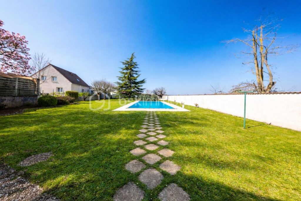 Charmante maison avec piscine à vendre – Idéalement située ! – 5 pièces – 4 chambres – 120 m²
