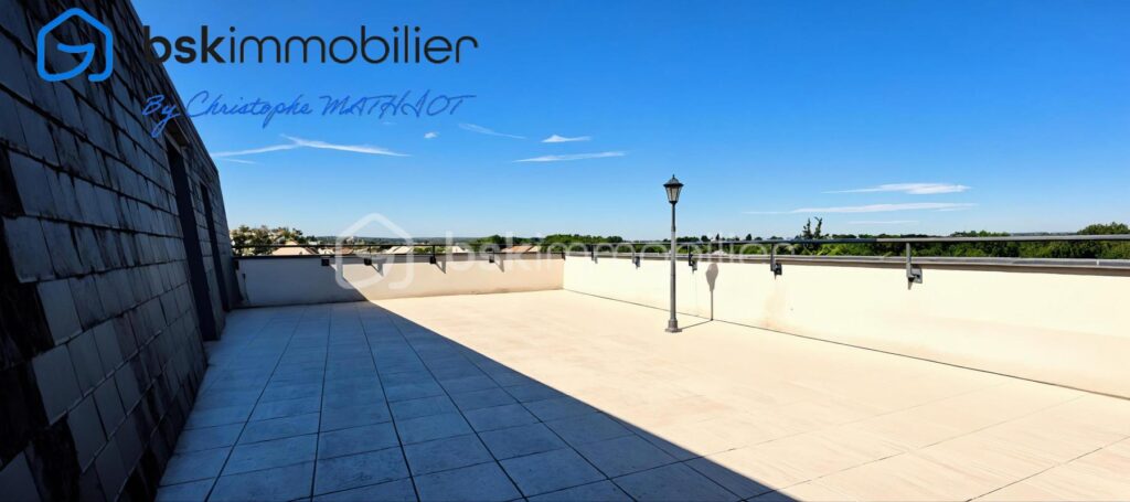 Bel appartement de 78m² avec terrasse de 66m² – Vue dégagée sur la val de Seine – 4 pièces – 2 chambres – 77 m²