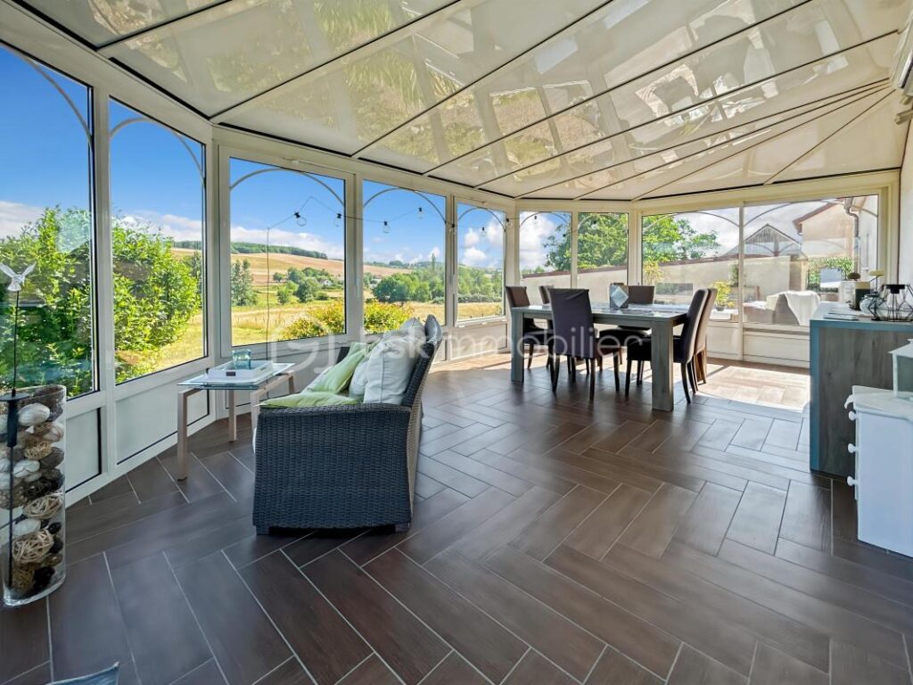 Maison familiale avec 5 chambres, véranda, jardin et prestations modernes – Proche gare de Sens – 7 pièces – 5 chambres – 179 m²