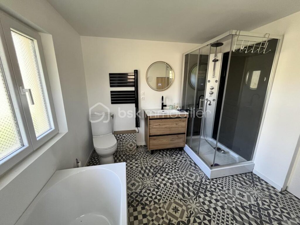 Superbe maison de campagne fraîchement rénovée sur son magnifique terrain au cœur de la forêt – 4 pièces – 2 chambres – 90 m²