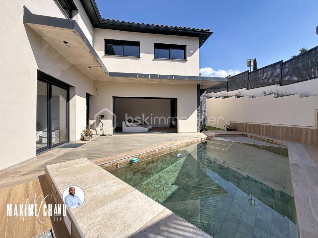 Maison contemporaine 5 pièces avec piscine et garage à BELARGA – 5 pièces – 4 chambres – 142 m²