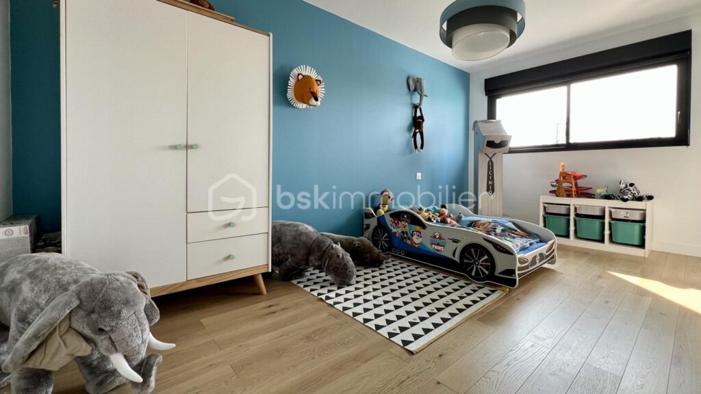 Maison cubique individuelle avec piscine – 7 pièces – 4 chambres – 245 m²