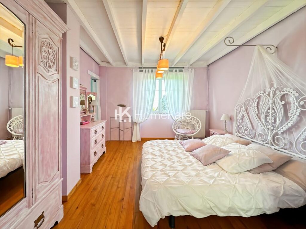 MAISON FAMILIALE – 9 pièces – 6 chambres – 300 m²