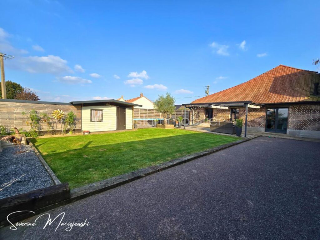 Propriété semi plain pied de 260 m² – 10 pièces – 6 chambres – 260 m²