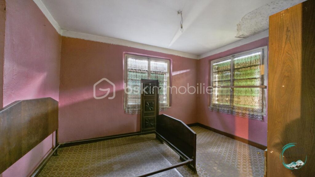 Maison individuelle à rénover – Fort potentiel – Cluses – 6 pièces – 5 chambres – 226 m²