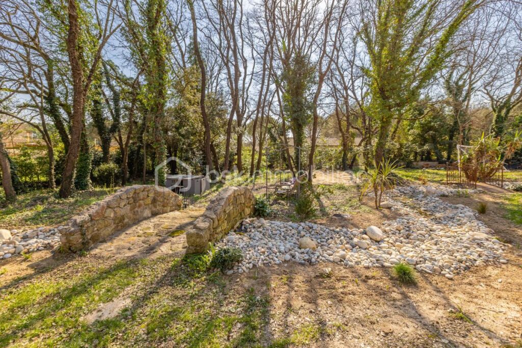 Propriété d’exception 337 m² – 5 dépendances – Revenus locatifs – DPE A – 9 pièces – 8 chambres – 337 m²