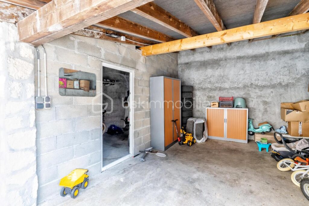 Maison de caractère de 170m2 sur un terrain de 2370m2 – 6 pièces – 4 chambres – 168 m²