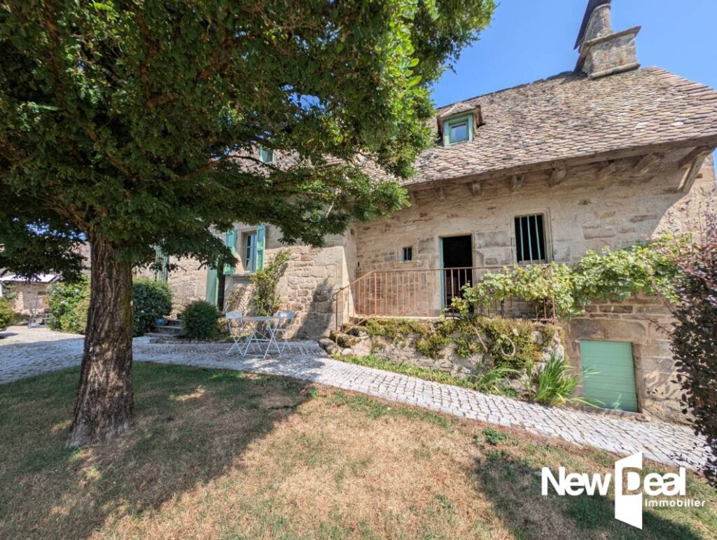 Propriété de charme en pierre – 290 m² – vue dominante – cadre d’exception – 10 pièces – 4 chambres – 230 m²