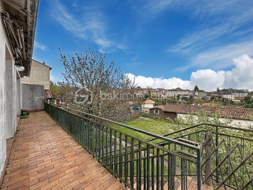 Maison à BRESSUIRE – 5 pièces – 3 chambres – 126 m²