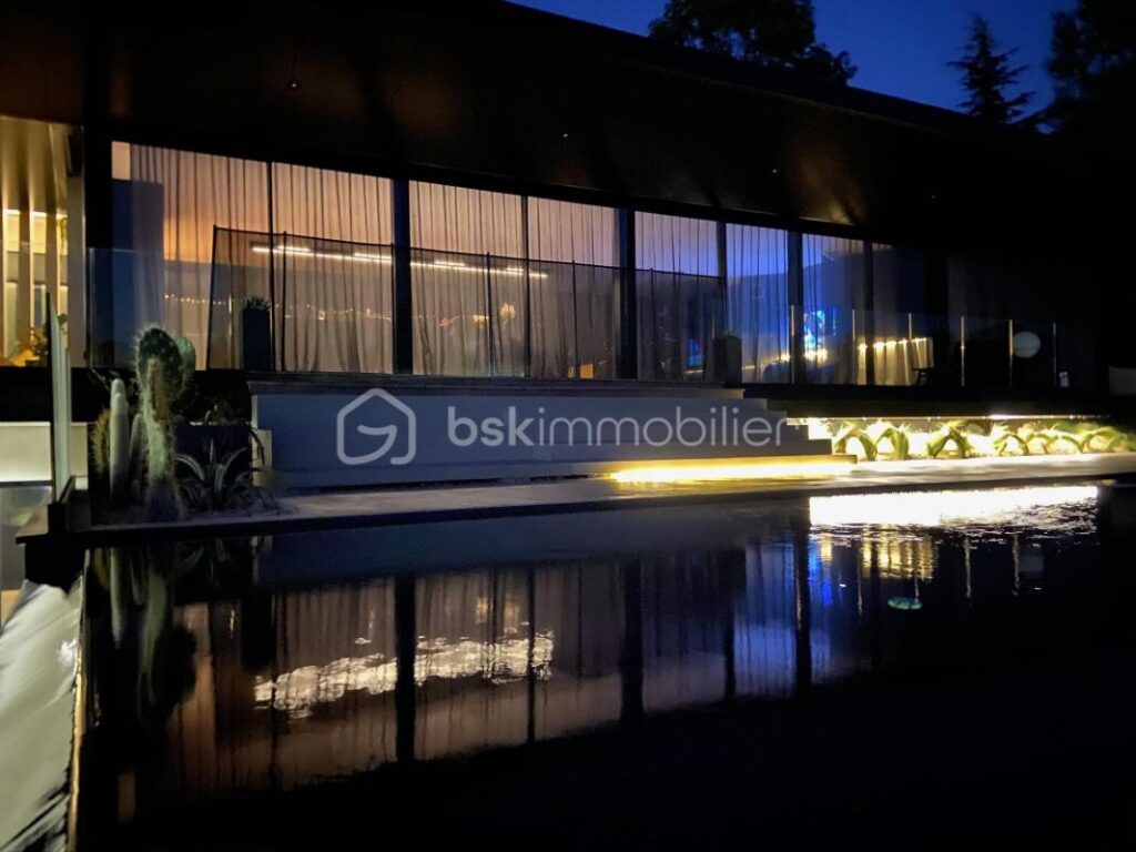 LACROIX-FALGARDE – Villa d’architecte en position dominante à 15 minutes de Toulouse – 6 pièces – 4 chambres – 225 m²