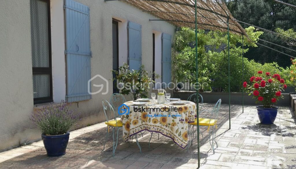 Exceptionnel ! Rare sur le secteur. Villa au cœur des Alpilles, jardin, piscine, terrain clôturé – 5 pièces – 4 chambres – 148 m²