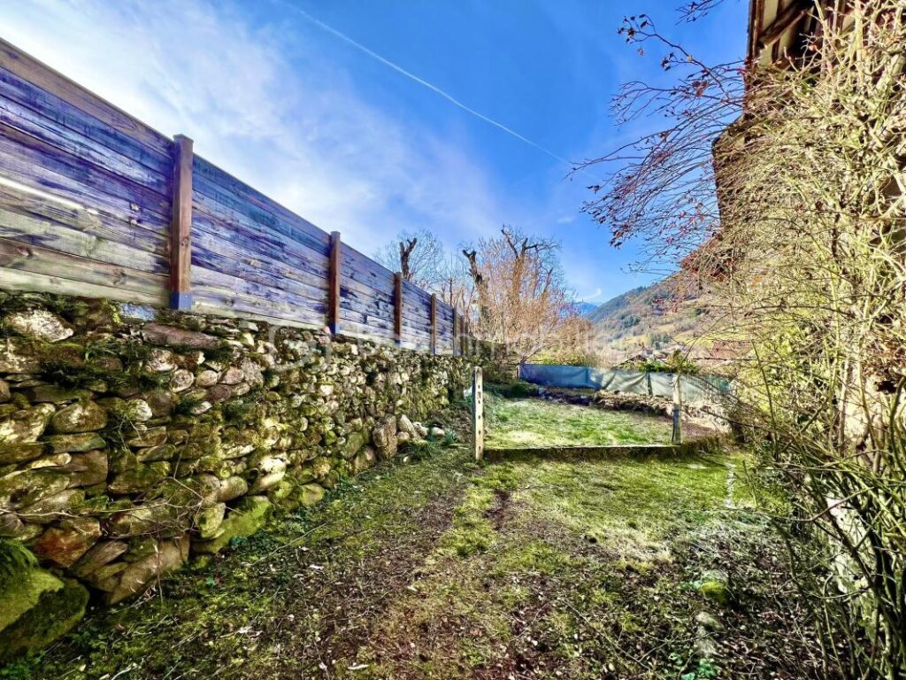 Charmante maison en pierres avec jardin – THEYS – 4 pièces – 2 chambres – 50 m²