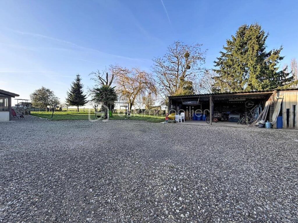 Maison Briarde de Caractère • 173 m² habitables • 2 200 m² de terrain • Entièrement rénovée – 7 pièces – 5 chambres – 173 m²