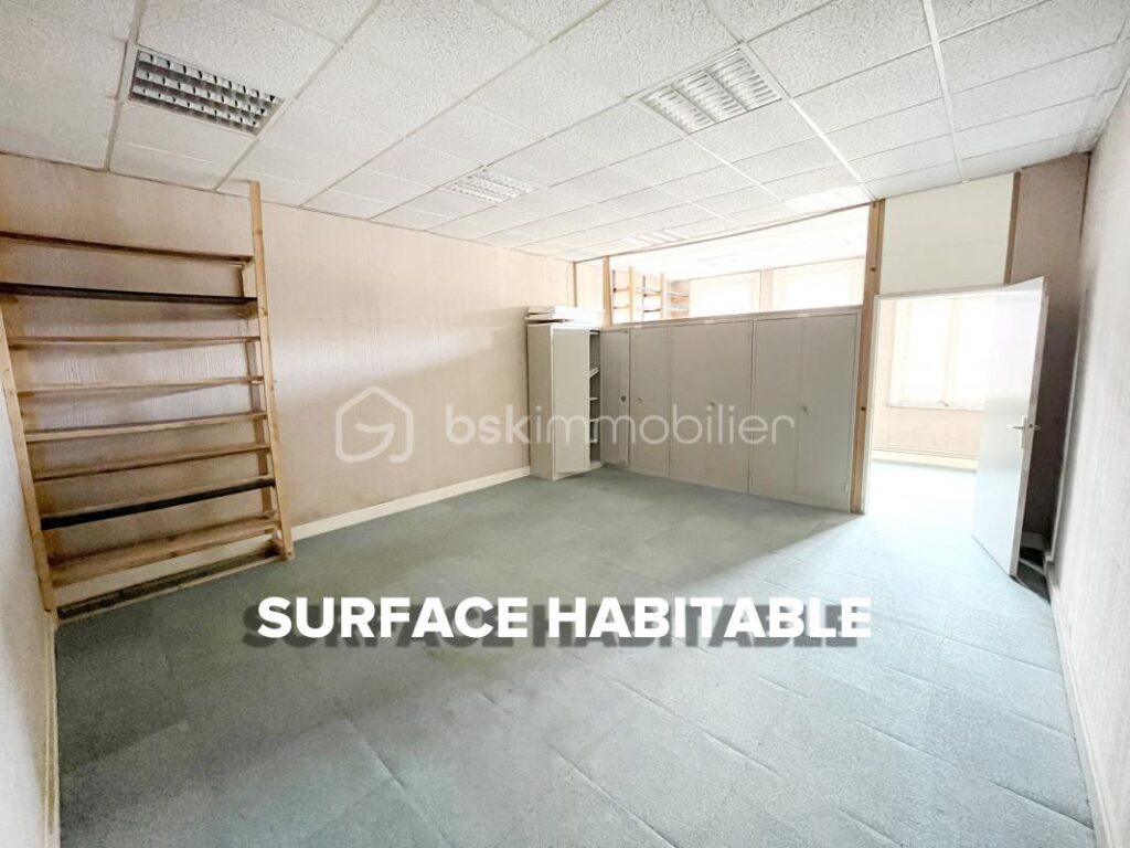 Douai hypercentre, immeuble mixte de 646 m2 (4 niveaux + caves) comprenant un local commercial, des bureaux et une surface habitable – 21 pièces – NR chambres – 646 m²