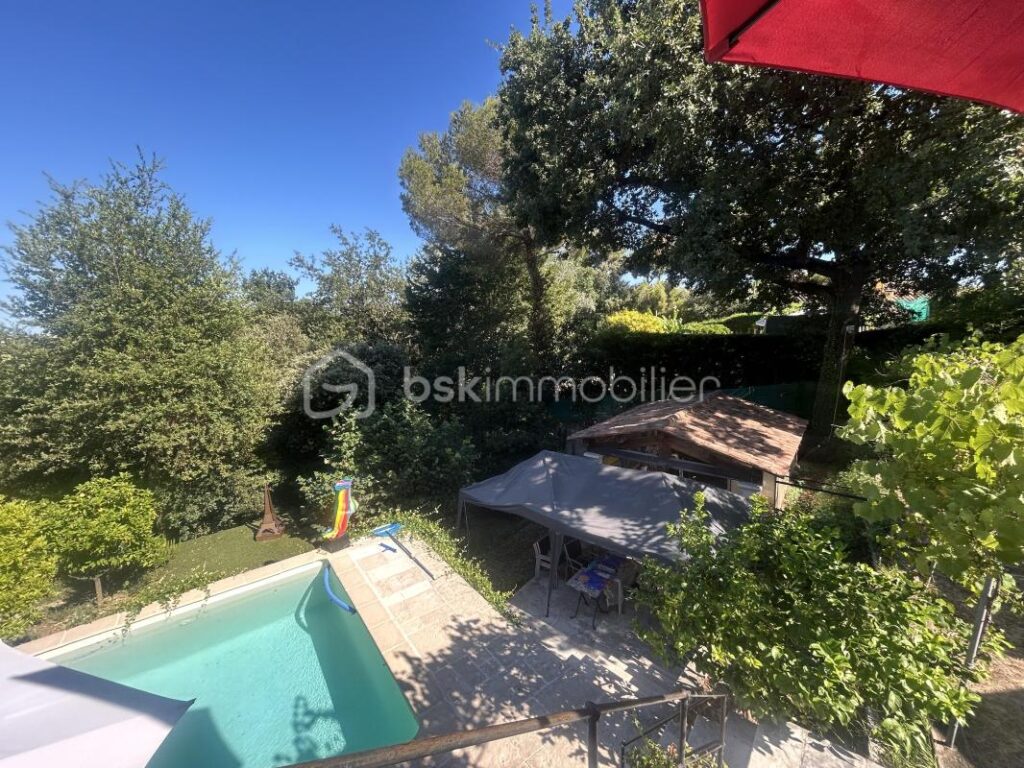 Maison d&rsquo;artiste à Saint Paul de Vence : un écrin de créativité et de sérénité – 7 pièces – 5 chambres – 312 m²