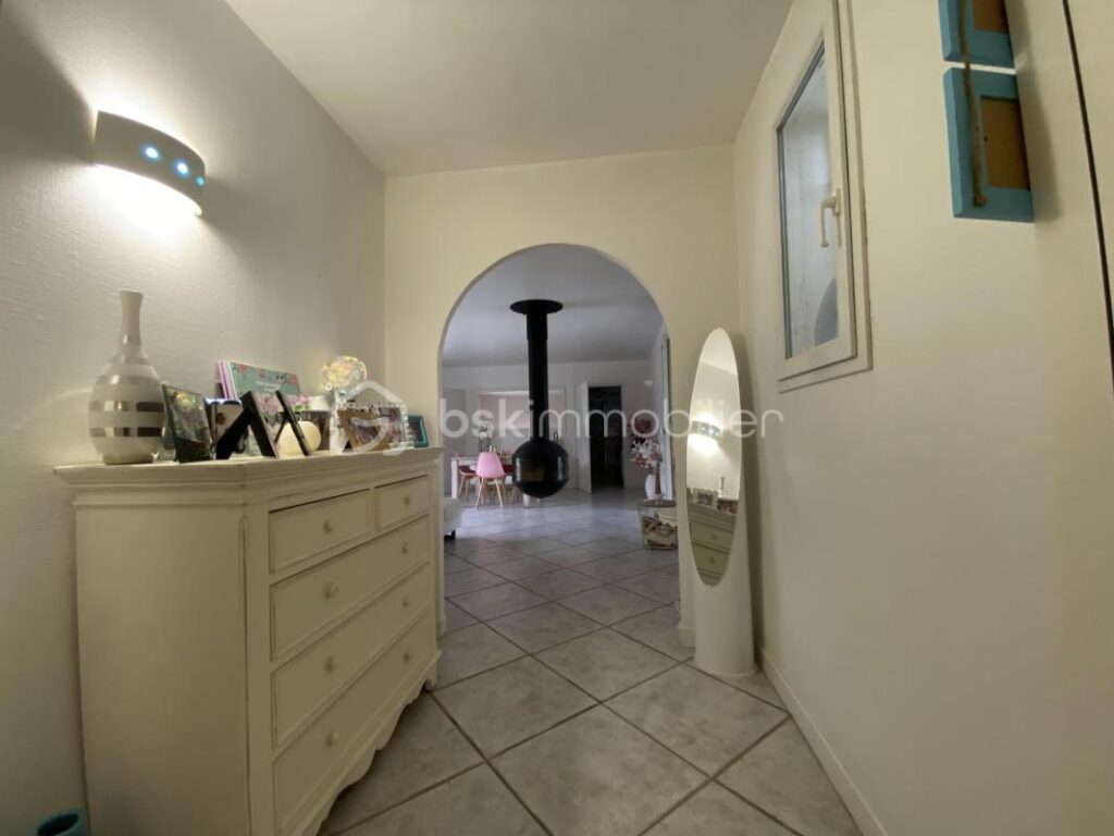 MAISON DE 190 m2-TERRAIN 15199 M2- 4 CHAMBRES-2 SALLES D’EAU-2 WC-PISCINE-GARAGE-ECURIE 33M2 – 7 pièces – 4 chambres – 190 m²