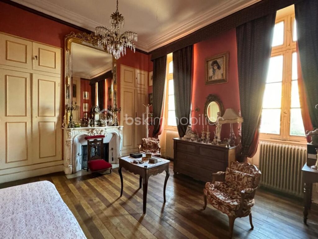 Demeure en pierres centre ville – 13 pièces – 7 chambres – 360 m²