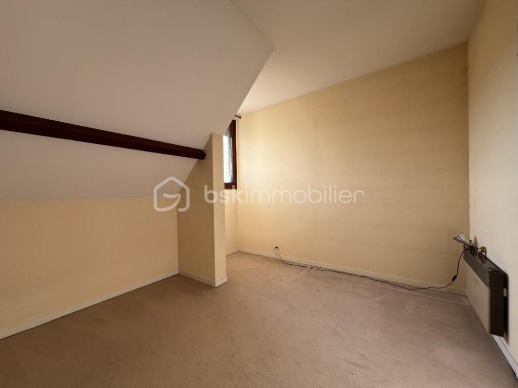 Marly-le-Roi – Spacieuse maison familiale avec vue dégagée sur Paris – 7 pièces – 4 chambres – 152 m²