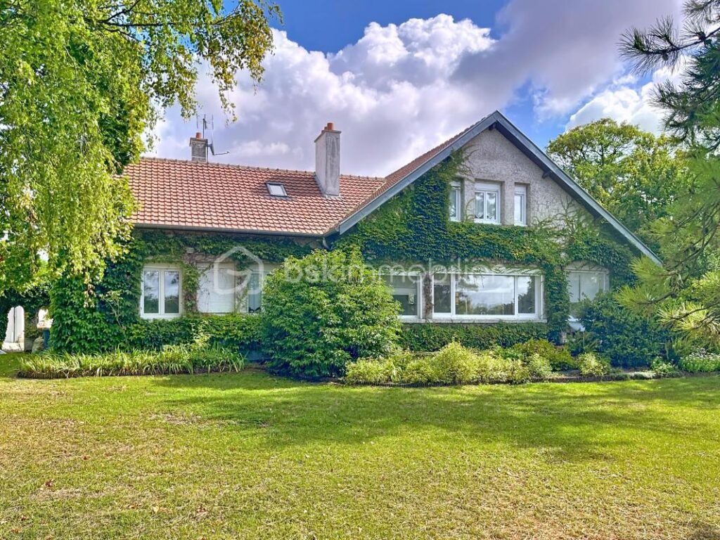 PROPRIETE DE CARACTERE – 8 pièces – 4 chambres – 210 m²