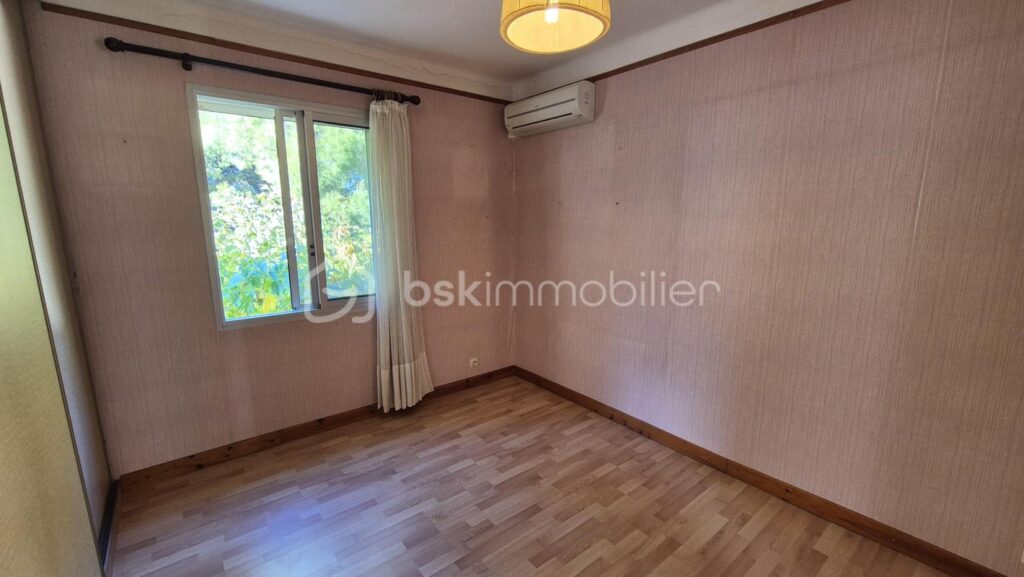 A VENDRE MAISON DEUX FACES TRAVERSANTE DE 152M² SUR TERRAIN DE 261M² A SAINT ANDRE – VUE SUR LES ALBERES – QUATRE CHAMBRES – GARAGE – CLIMATISATION REVERSIBLE – CHEMINEE – AUCUN VIS A VIS – 7 pièces – 4 chambres – 152 m²