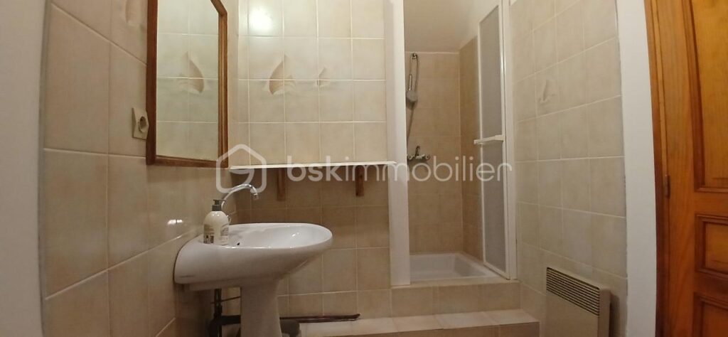 Maison Tour Historique – 4 pièces – 3 chambres – 120 m²